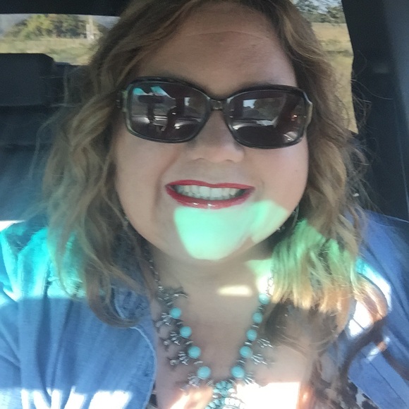 Meet your Posher, Ashley - Picture 1 of 1